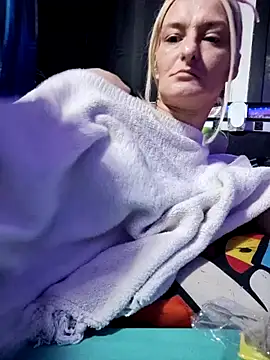 Snapshot of blondebarbiebae chatting on November 17, 12:05 am blondebarbiebae online show from November 17, 12:05 am