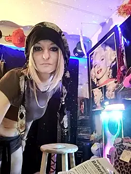 Snapshot of blondebarbiebae chatting on January 16, 4:49 am blondebarbiebae online show from January 16, 4:49 am