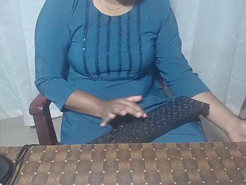 Snapshot of henakhan32 chatting on October 11, 2:55 am henakhan32 online show from October 11, 2:55 am