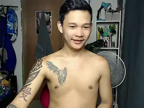 Snapshot of asianmonstercock05 chatting on April 28, 7:35 am asianmonstercock05 online show from April 28, 7:35 am