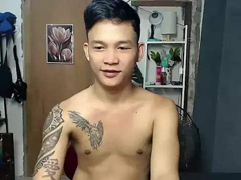 Snapshot of asianmonstercock05 chatting on May 14, 10:27 pm asianmonstercock05 online show from May 14, 10:27 pm