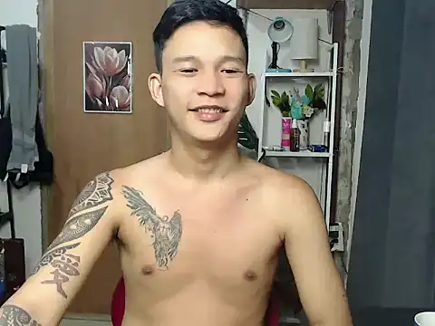Snapshot of asianmonstercock05 chatting on May 15, 10:33 am asianmonstercock05 online show from May 15, 10:33 am