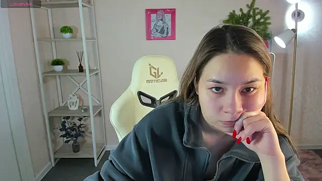 Al1ice Moures online show from December 18, 1:22 am