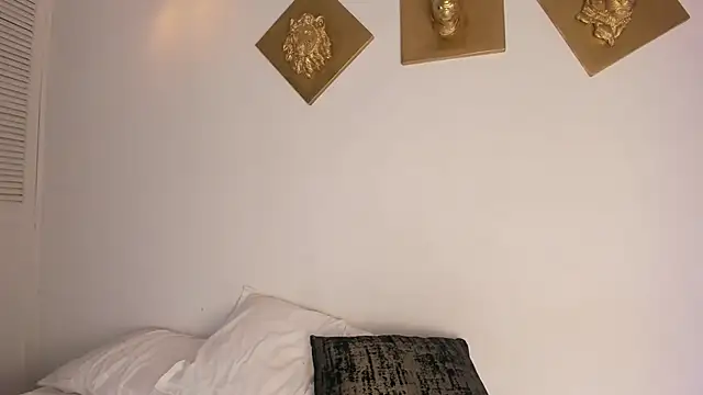 CharlottePetitte online show from December 2, 8:04 pm