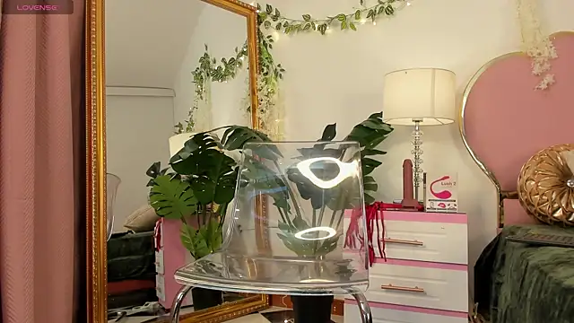 NaiaWhisper online show from October 4, 5:16 am