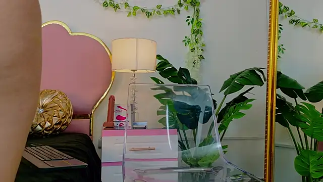 NaiaWhisper online show from October 22, 5:30 am