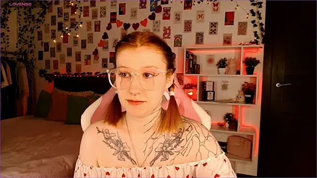 Snapshot of Ayla_Hicks chatting on September 29, 3:11 am Ayla Hicks online show from September 29, 3:11 am