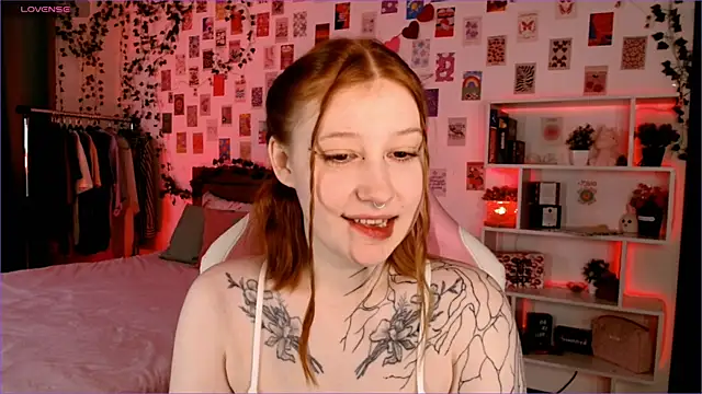 Snapshot of Ayla_Hicks chatting on October 1, 3:12 am Ayla Hicks online show from October 1, 3:12 am