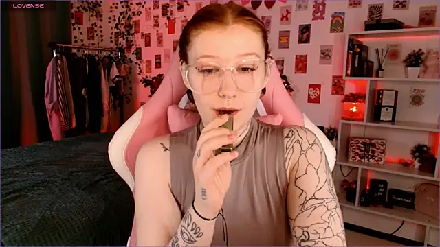 Snapshot of Ayla_Hicks chatting on October 12, 3:05 am Ayla Hicks online show from October 12, 3:05 am