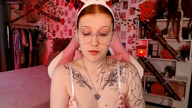 Snapshot of Ayla_Hicks chatting on November 2, 4:26 am Ayla Hicks online show from November 2, 4:26 am