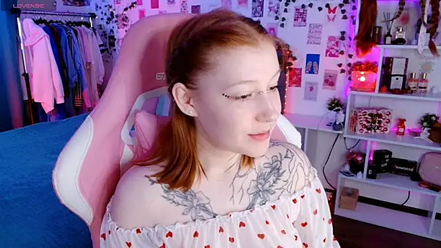 Snapshot of Ayla_Hicks chatting on November 10, 3:27 am Ayla Hicks online show from November 10, 3:27 am