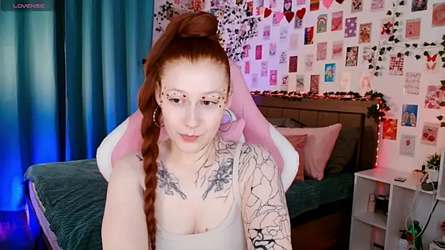 Snapshot of Ayla_Hicks chatting on November 19, 7:03 pm Ayla Hicks online show from November 19, 7:03 pm