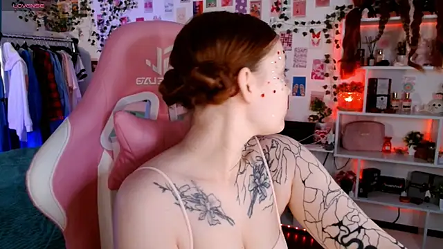 Snapshot of Ayla_Hicks chatting on November 20, 7:02 pm Ayla Hicks online show from November 20, 7:02 pm