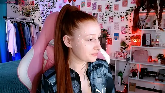 Snapshot of Ayla_Hicks chatting on November 21, 8:07 pm Ayla Hicks online show from November 21, 8:07 pm