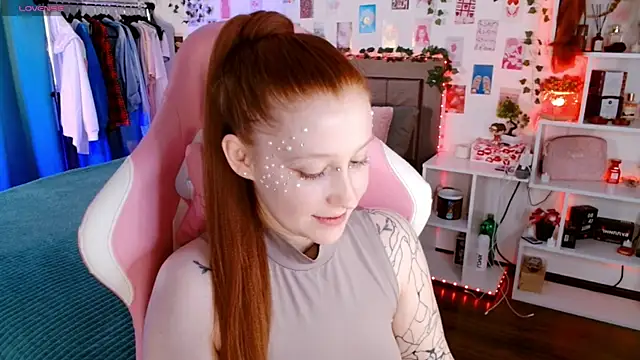 Snapshot of Ayla_Hicks chatting on November 24, 7:13 pm Ayla Hicks online show from November 24, 7:13 pm