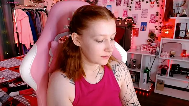 Snapshot of Ayla_Hicks chatting on November 26, 7:26 pm Ayla Hicks online show from November 26, 7:26 pm