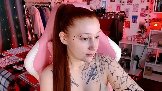 Snapshot of Ayla_Hicks chatting on November 30, 8:35 pm Ayla Hicks online show from November 30, 8:35 pm