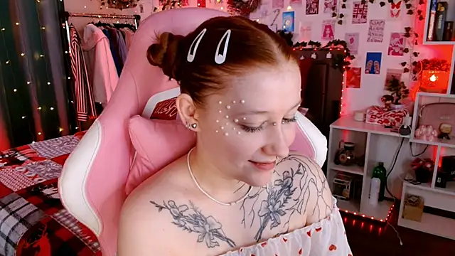 Snapshot of Ayla_Hicks chatting on December 1, 8:47 pm Ayla Hicks online show from December 1, 8:47 pm