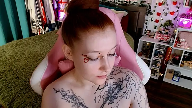 Ayla Hicks online show from March 19, 4:16 am