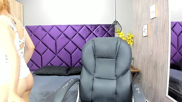 ChloeCampbell03 online show from December 2, 7:20 pm