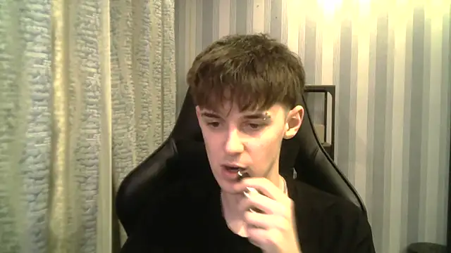 Hoot Dude  online show from December 16, 5:40 pm