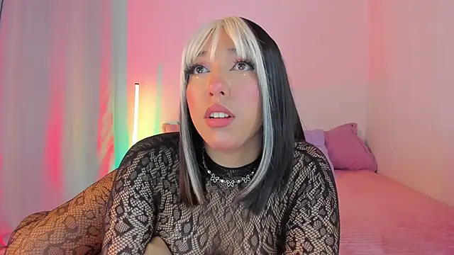 emily  walker online show from May 15, 11:01 pm