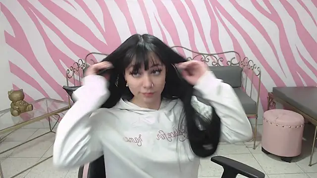 saabrina  online show from November 21, 1:10 pm