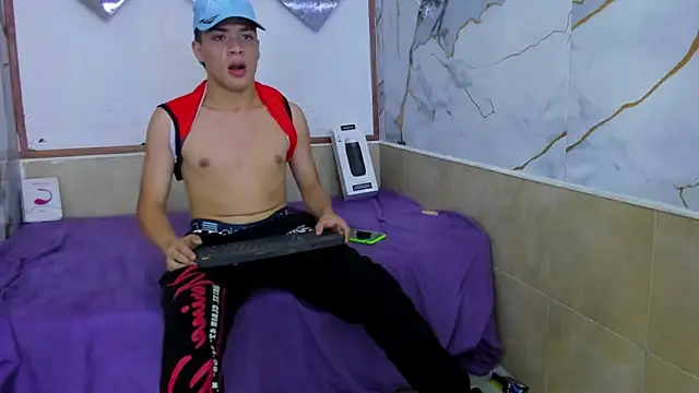 ALEX MILLER25 online show from September 26, 7:51 pm