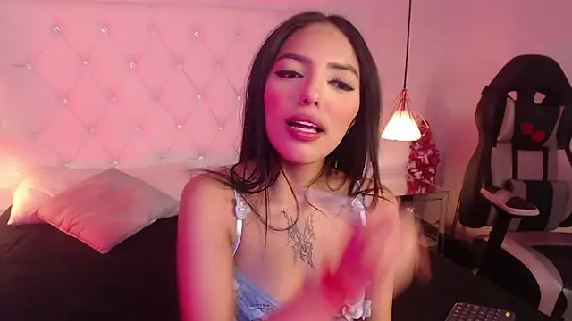 Liv20  online show from February 4, 8:03 pm