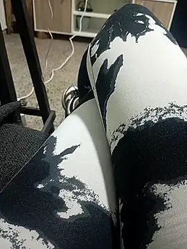 Valentino2325 online show from October 19, 2:23 am