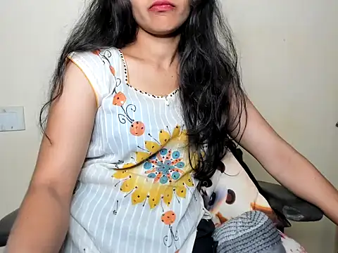 Queen-Bee143 online show from March 16, 6:06 am