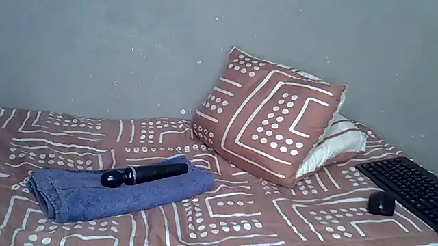 Bellabootie online show from December 4, 6:38 pm