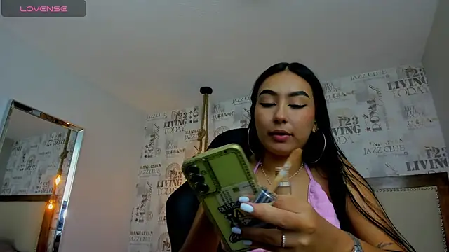 ALAHIACRUZ1 online show from October 20, 7:58 pm