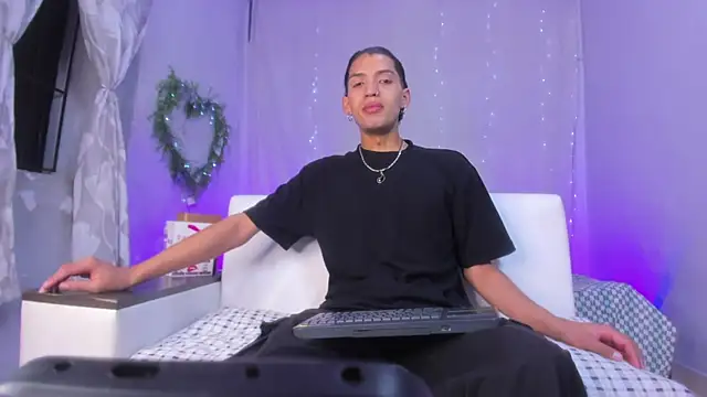 Snapshot of josesweet_ chatting on October 7, 6:27 pm josesweet  online show from October 7, 6:27 pm