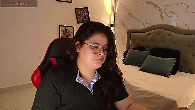 Nina Rouge7 online show from December 18, 7:09 pm