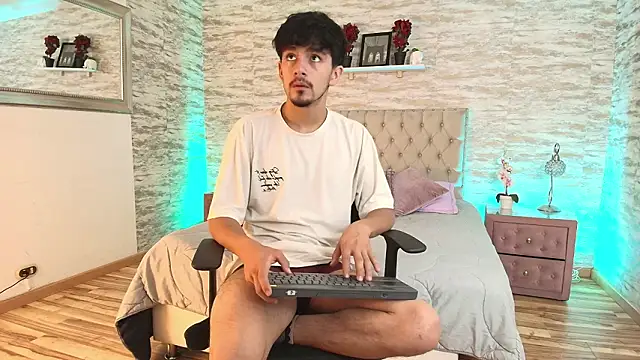 Snapshot of Axel_Draven chatting on March 7, 12:46 pm Axel Draven online show from March 7, 12:46 pm