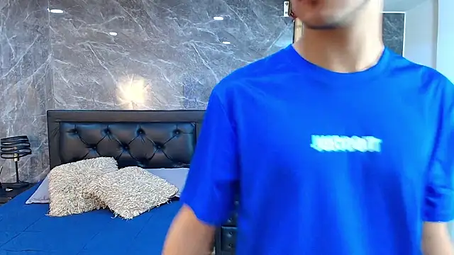 Snapshot of Axel_Draven chatting on April 9, 12:10 pm Axel Draven online show from April 9, 12:10 pm