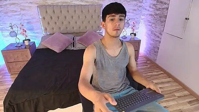 Snapshot of Axel_Draven chatting on April 15, 12:12 pm Axel Draven online show from April 15, 12:12 pm