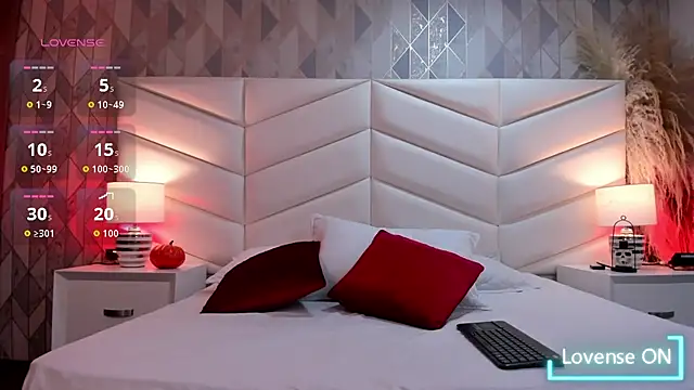 Charlotte hall  online show from October 31, 4:02 am