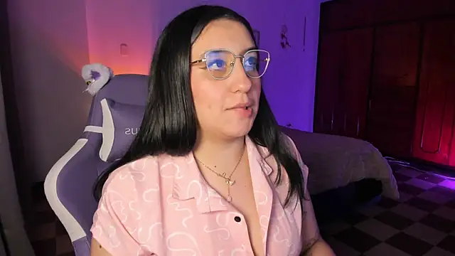 tellmemaddie online show from May 25, 11:00 pm