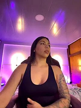 Snapshot of kloe28 chatting on October 2, 3:46 am kloe28 online show from October 2, 3:46 am