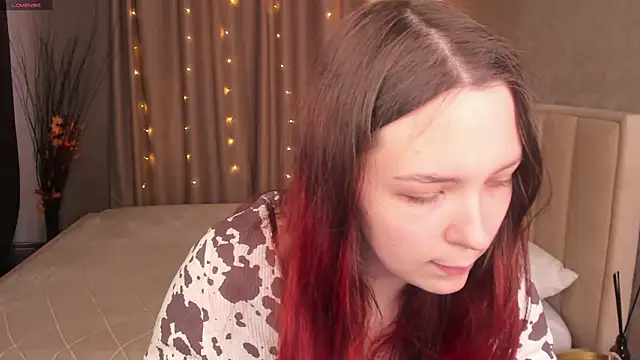 Monica  Queen online show from March 23, 5:33 am