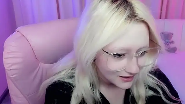Snapshot of JuliaSharkk chatting on October 15, 7:36 pm JuliaSharkk online show from October 15, 7:36 pm