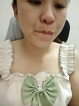 Snapshot of Girl_Shy2000 chatting on November 9, 10:46 am Girl Shy2000 online show from November 9, 10:46 am