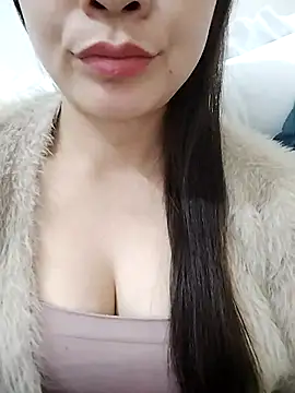 Snapshot of Girl_Shy2000 chatting on November 23, 12:32 am Girl Shy2000 online show from November 23, 12:32 am