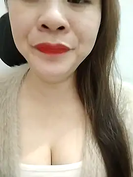 Snapshot of Girl_Shy2000 chatting on December 15, 11:47 am Girl Shy2000 online show from December 15, 11:47 am