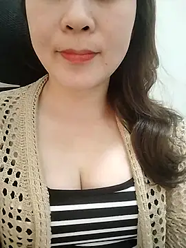 Snapshot of Girl_Shy2000 chatting on March 30, 4:24 am Girl Shy2000 online show from March 30, 4:24 am