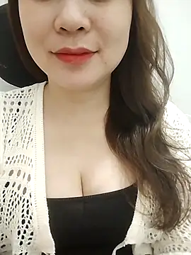 Snapshot of Girl_Shy2000 chatting on April 1, 12:33 am Girl Shy2000 online show from April 1, 12:33 am