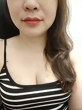 Snapshot of Girl_Shy2000 chatting on April 22, 11:06 pm Girl Shy2000 online show from April 22, 11:06 pm