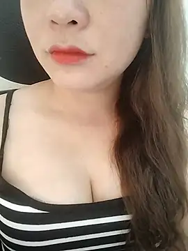 Snapshot of Girl_Shy2000 chatting on May 5, 3:58 am Girl Shy2000 online show from May 5, 3:58 am